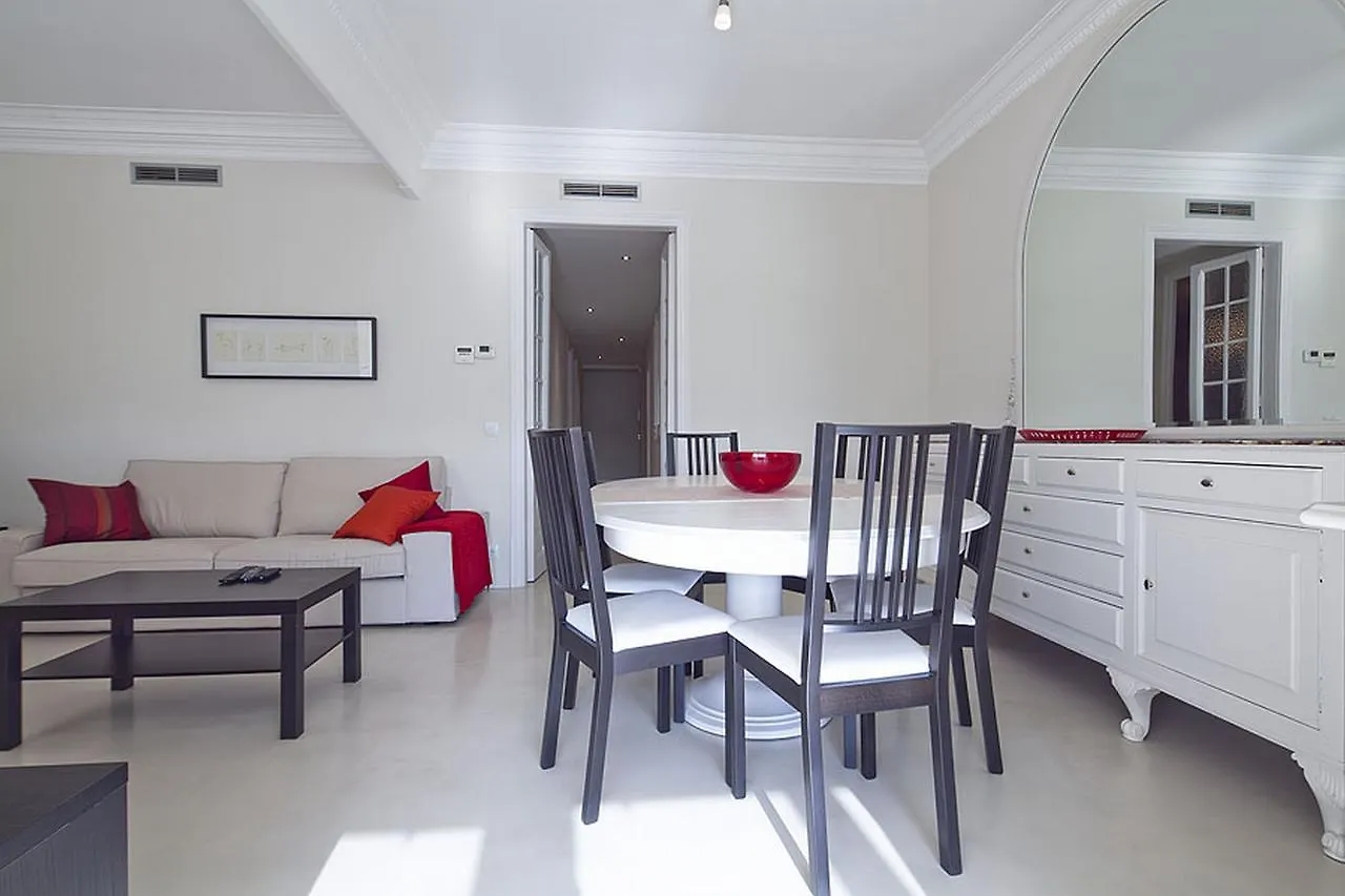 Central And Spacious Family Apartment Barcelona