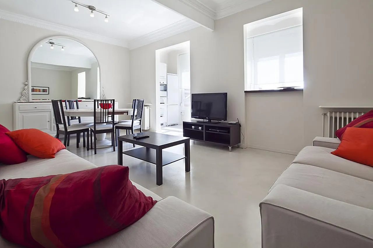 Central And Spacious Family Apartment contacts