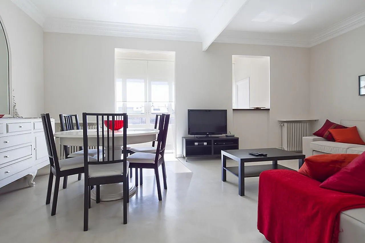 Central And Spacious Family Apartment Barcelona